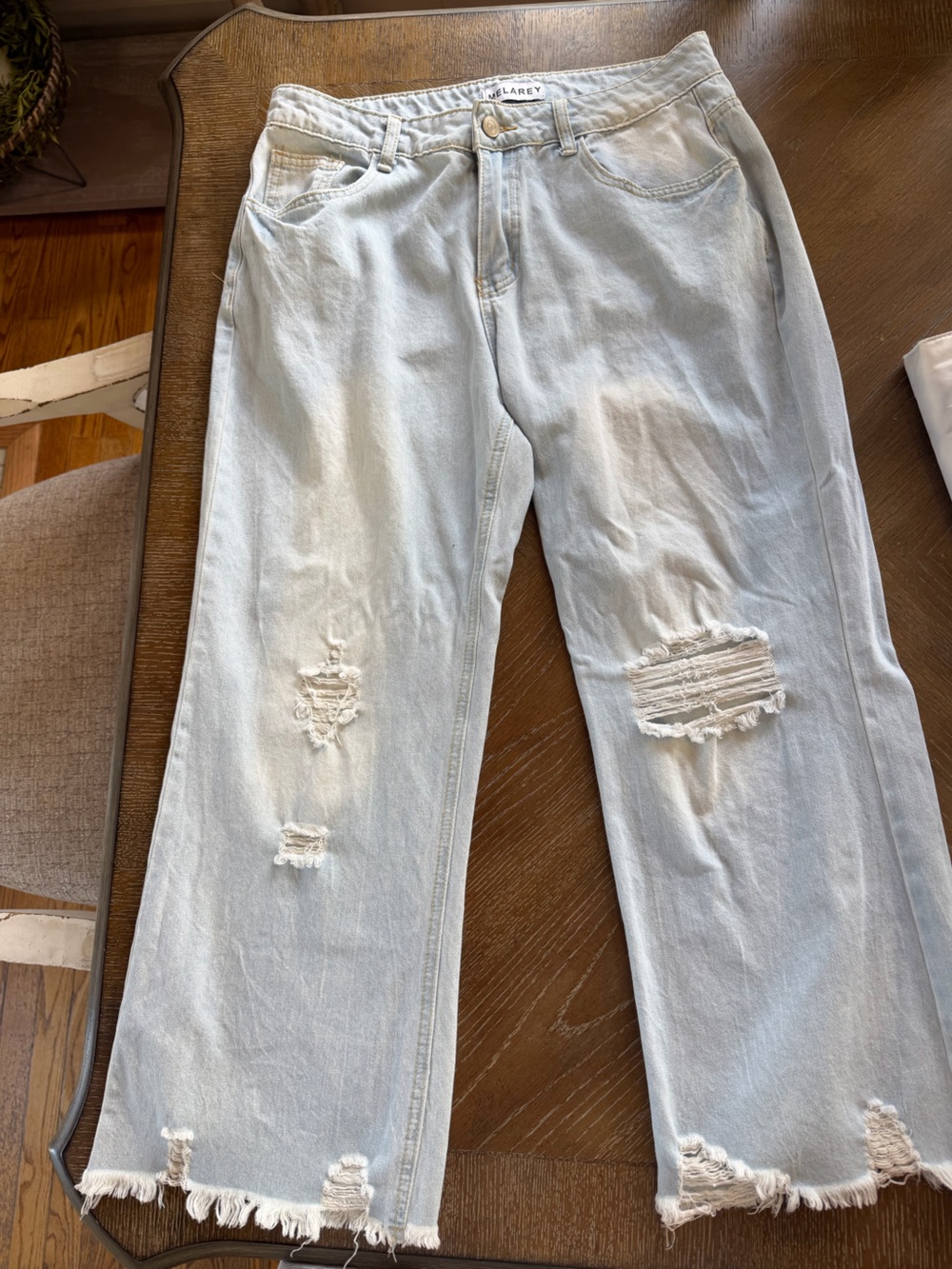 Boutique BLAREY Light Wash Distressed Cropped Women's Jeans